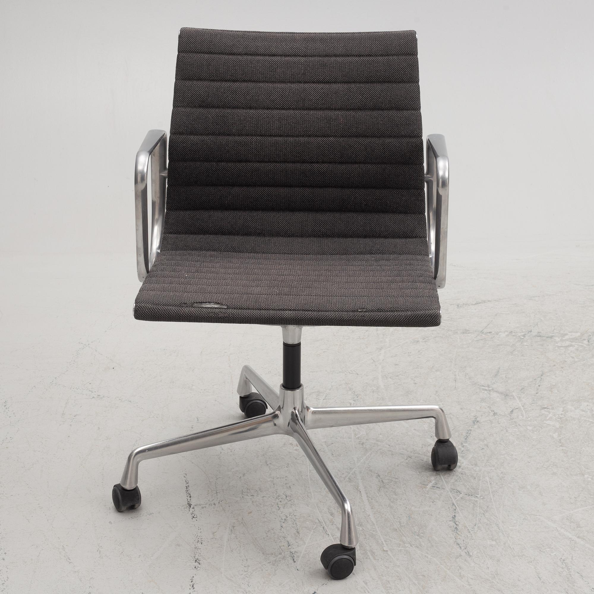 Charles & Ray Eames, an EA 108 office swivel chair for VItra.