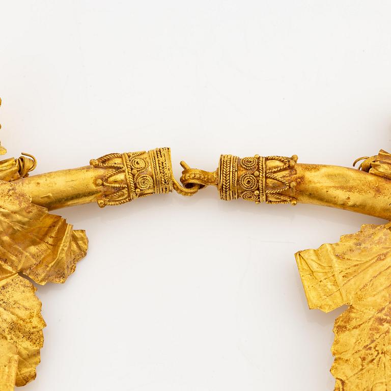 A presumably Hellenistic gold wreath, ca. 300 BC.