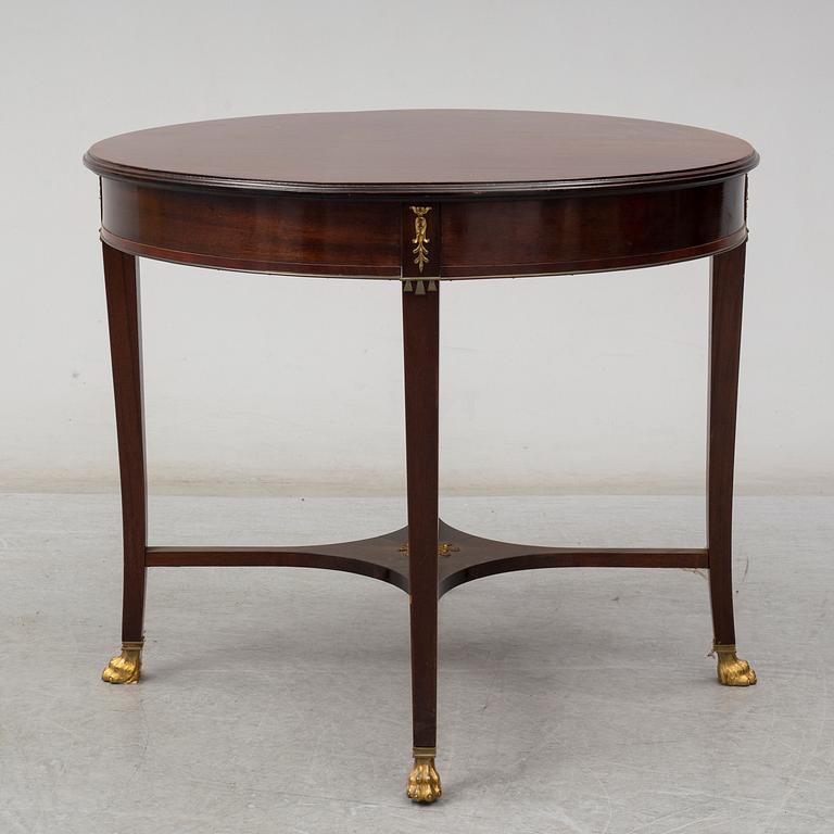 SALONGSBORD SAMT LAMPBORD, ett par, Sengustaviansk stil, tidigt 1900-tal.