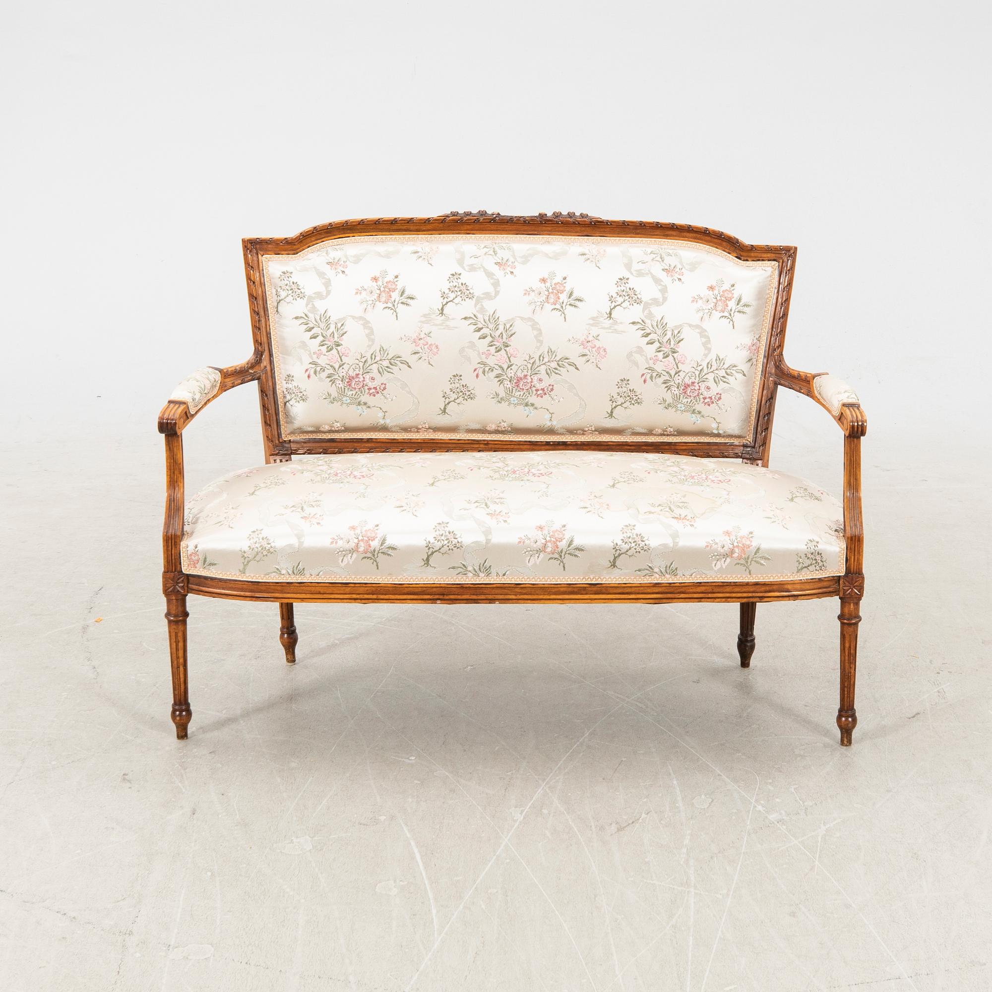 Soffa Louis XVI-stil 1900-talets första hälft.