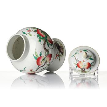 A famille rose 'peach' vase, late Qing dynasty/Republic.