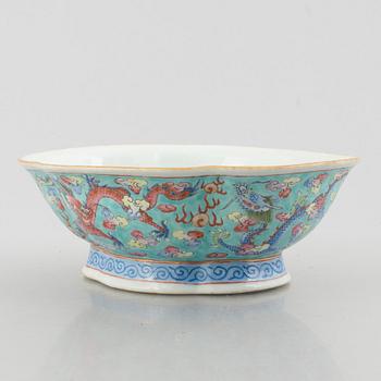 A Chinese porcelain dragon bowl, Qing dynasty, 19th century, and a blue and white porcelain vase, China, 20th century.