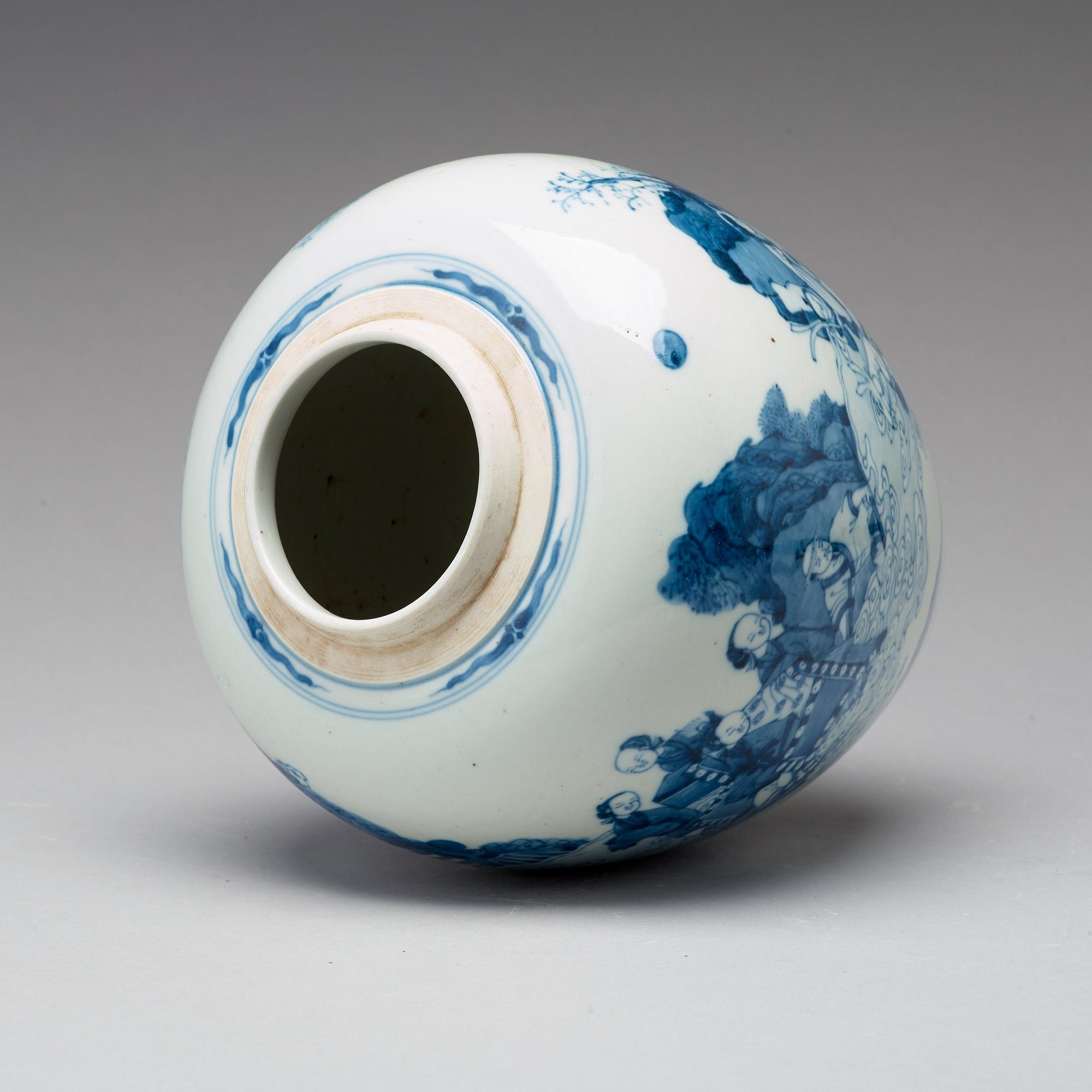 A blue and white jar, Qing dynasty, Kangxi (1662-1722).