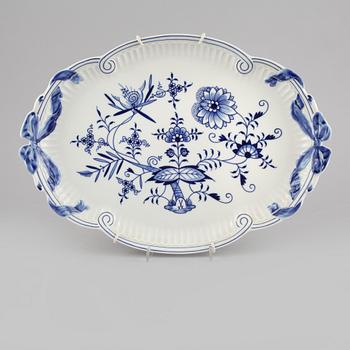 FAT, porslin, "Lökmönstret", Meissen, 1900-talets andra hälft.