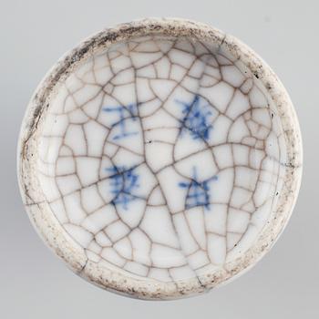 VAS OCH SNUSFLASKA, porslin, Kina, 1800-/1900-tal.