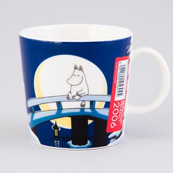 MOOMIN-MUG, porcelain, 'Winter night', Moomin Characters, Arabia 2006.