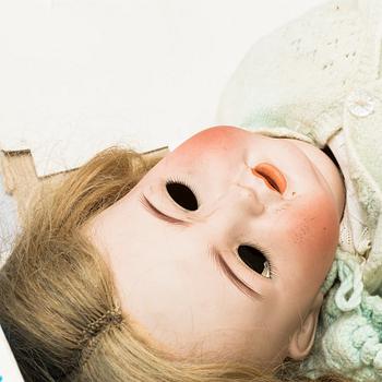 A DOLL FROM SIMON & HALBIG, beginning of the 20th century.