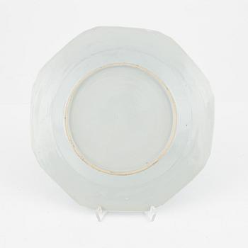 Servisdelar, porslin, 43 st, Kina, Qingdynastin, mestadels Qianlong (1735-95).