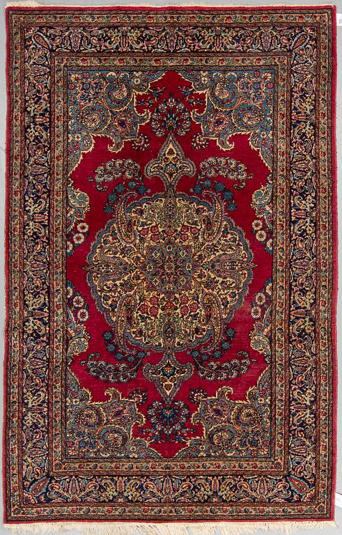 MATTO, a semi-antique Kerman, ca 220,5 x 139,5-142,5 cm.