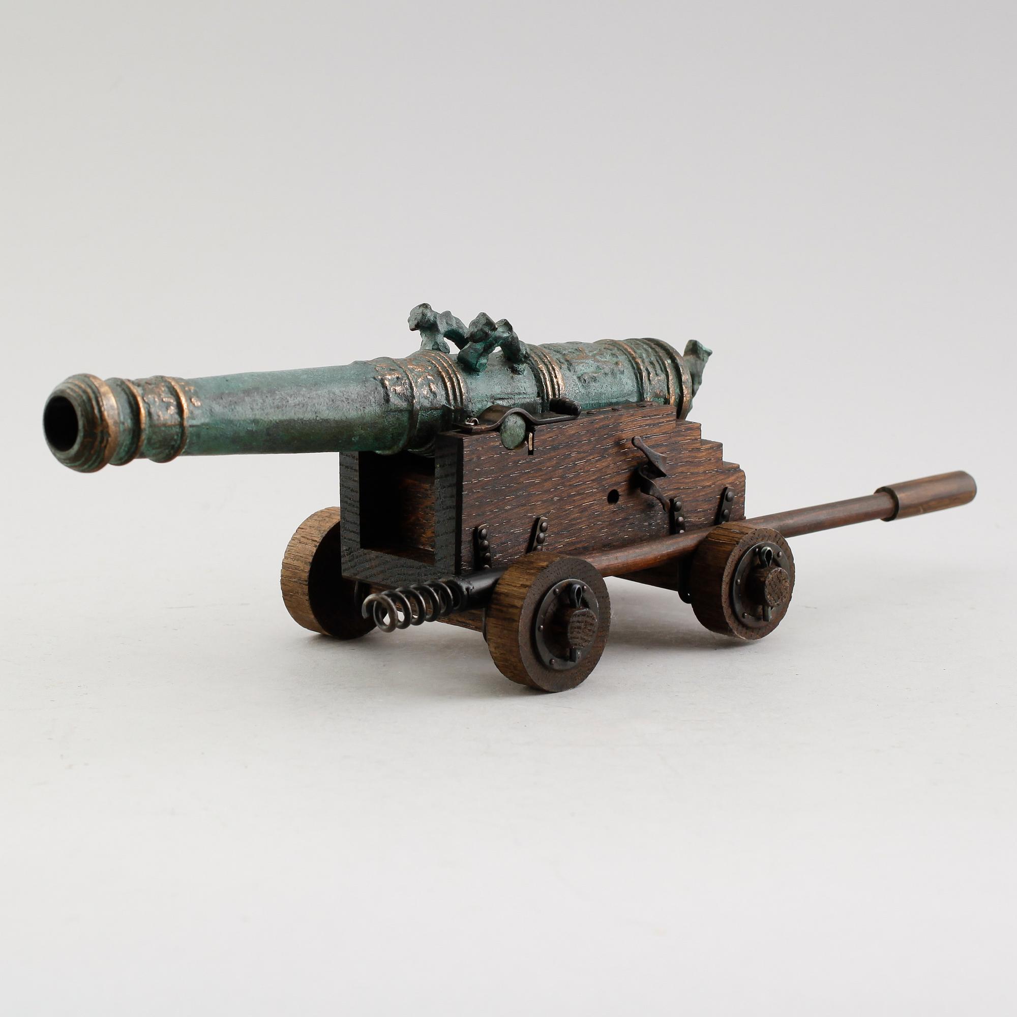 KANON, brons, kopia av vasakanon från 1620, Svensk Metallkonst AB, Carlscrona, 1900-talets andra hälft.