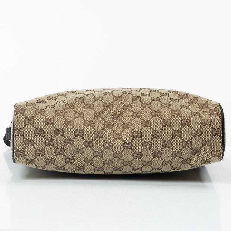 Gucci, bag, "Messenger bag" and toiletry bag.