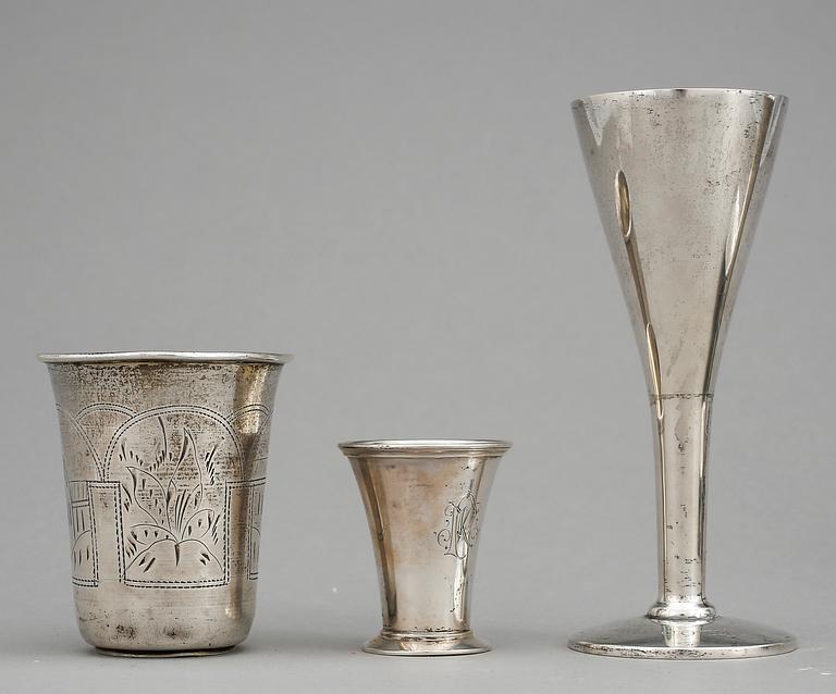 PARTI SILVER, 5 delar, mestadels Sverige, bla vodkabägare Polen 1900-talets första hälft.1800-1900-tal. Vikt ca 312 g.