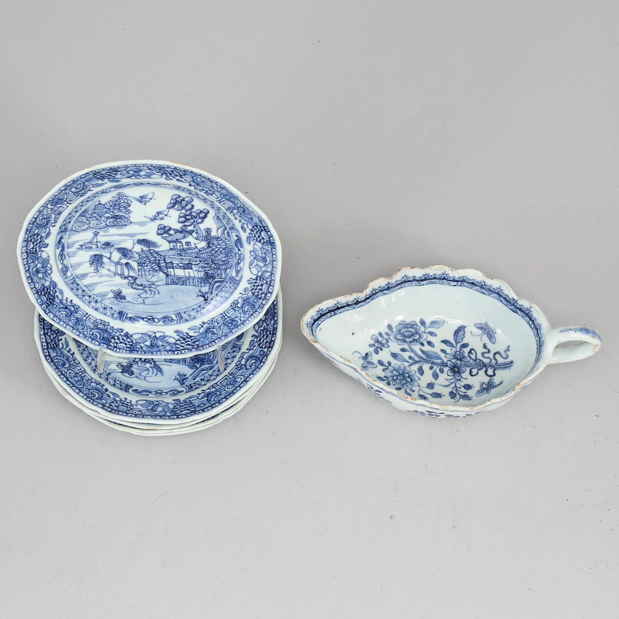 A set of five blue and white dessert dishes and a sauce boat, Qing dynasty, Qianlong (1736-95).
