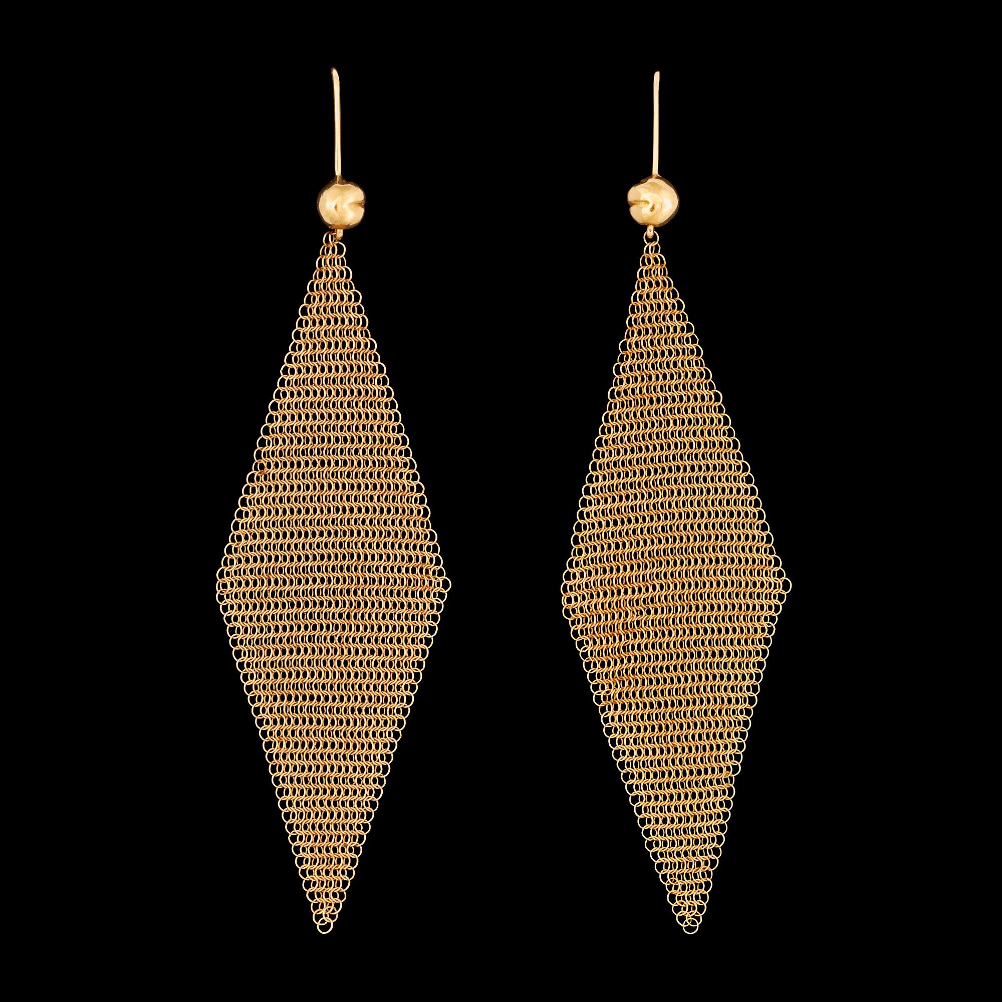 A pair of Tiffany Mesh scarf earrings. Designed by Elsa Peretti. Bukowskis
