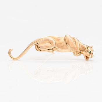 A panther brooch made of 14K gold and with emeralds.