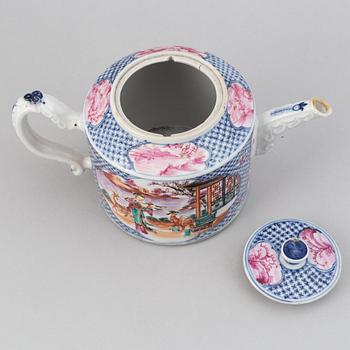 A fine famille rose tea pot with cover, Qing dynasty, Qianlong (1736-95).