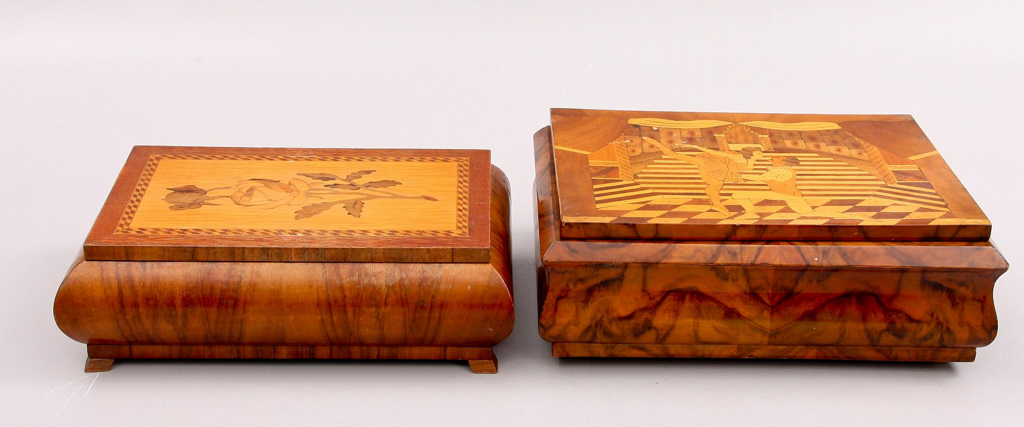 TRÄASKAR, 2 st, art deco-stil, 1900-talets första hälft.