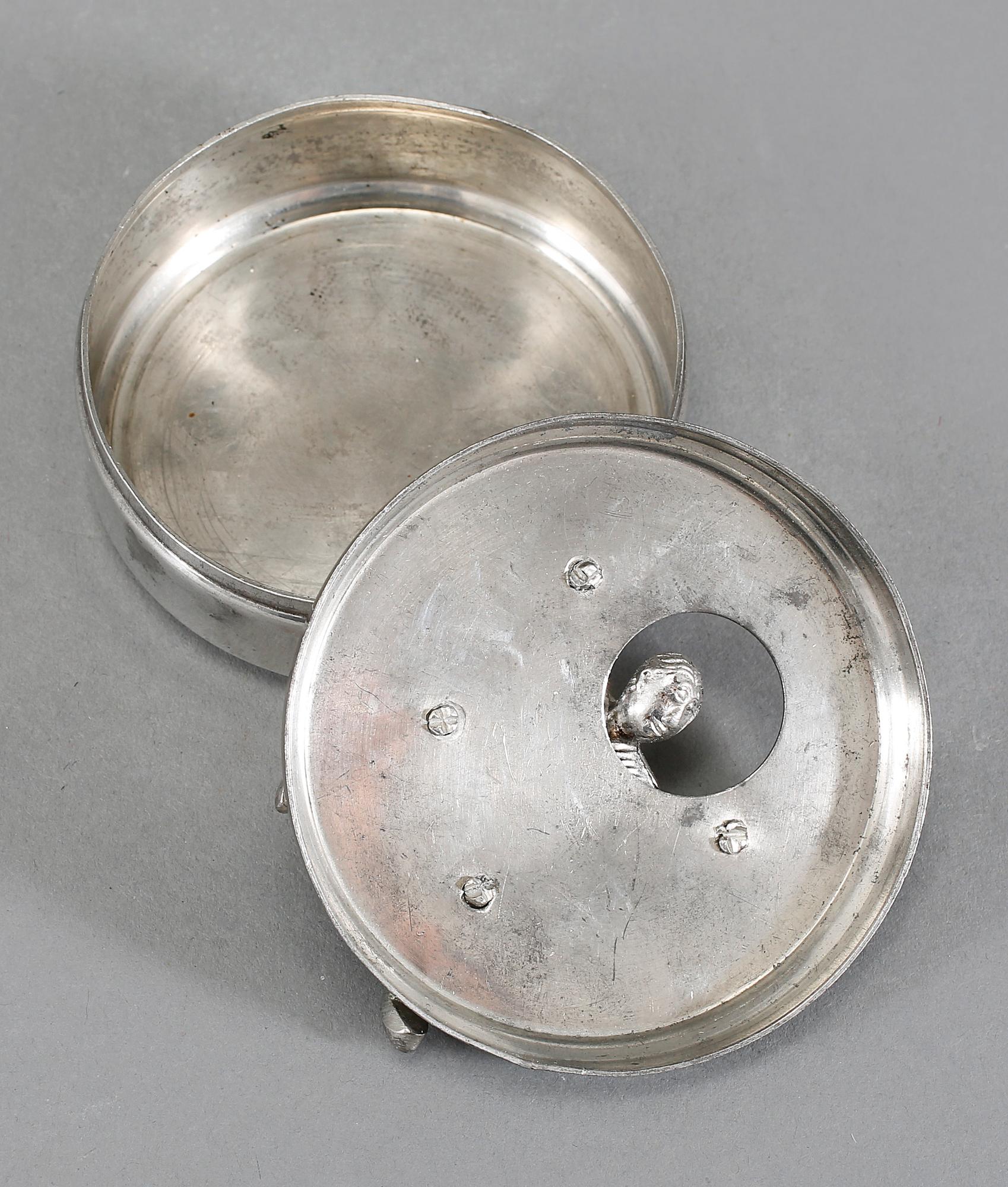 MANSCHETTKNAPPSASK, tenn och vitmetall, "Originell", Widerholm & Dahlberg, Eskilstuna, 1930-/40-tal.