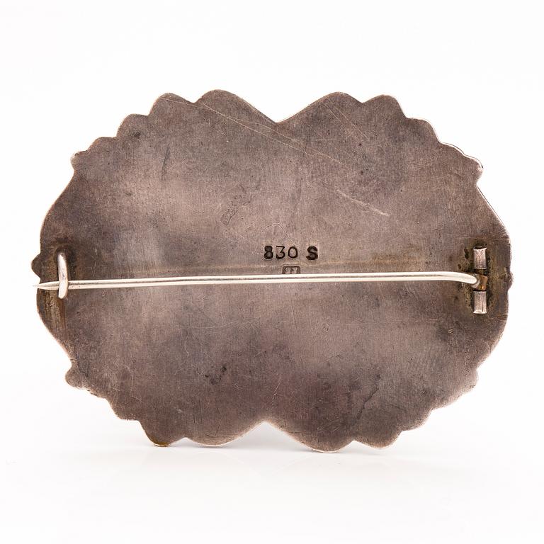 A jugend silver brooch with a malakite.