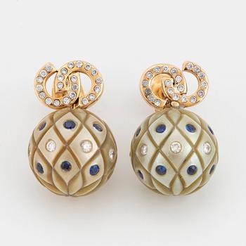 Fidji pearl, brilliant-cut diamonds and sapphire earrings.