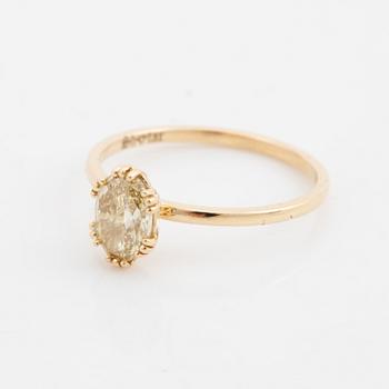 Ring with fancy brownish yellow diamond.