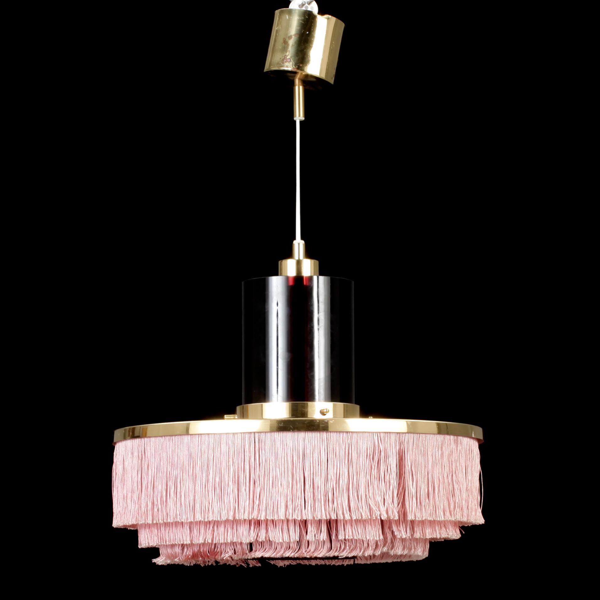 TAKLAMPA, Hans Agne Jakobsson, Markaryd, 1900-talets andra hälft. Höjd 34 cm.