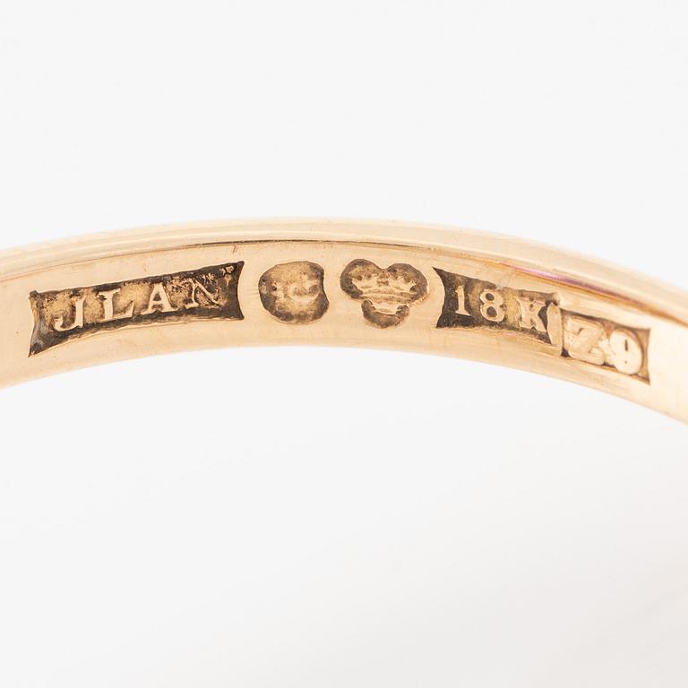 Ring, Evert Lindberg, 18K guld med en stor fasettslipad ametist och odlade pärlor.