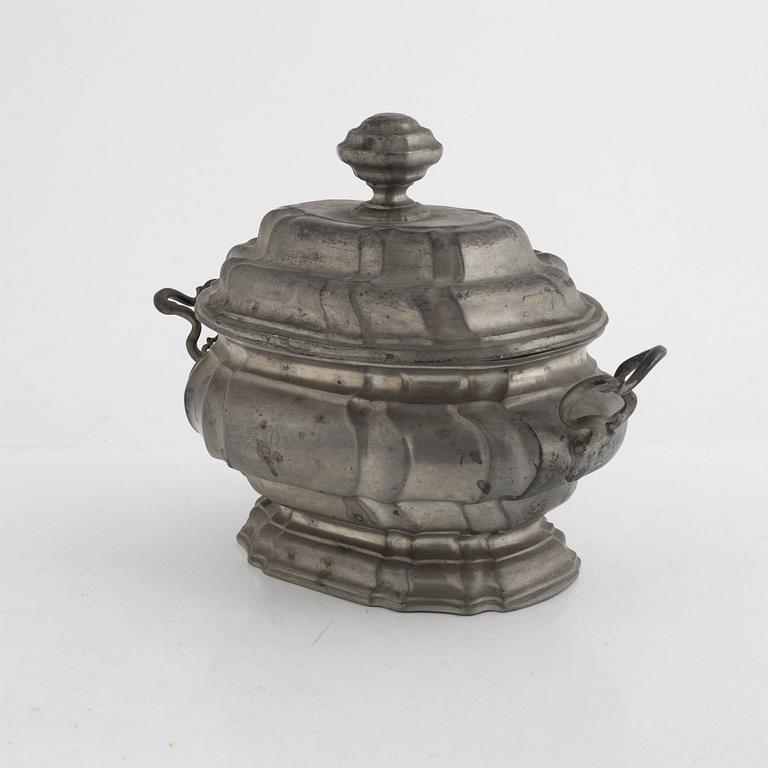 A rococo pewter tureen with cover, presumably Germany, 18th century.