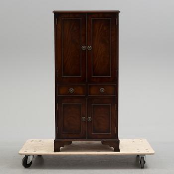 SKÅP, engelsk stil, 1900-talets slut.