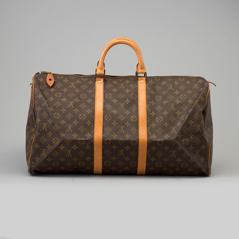 a Louis Vuitton 'Keepall 55' bag.