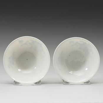 SKÅLAR, ett par, porslin. Qingdynastin, Guangxus märke och period (1875-1908).
