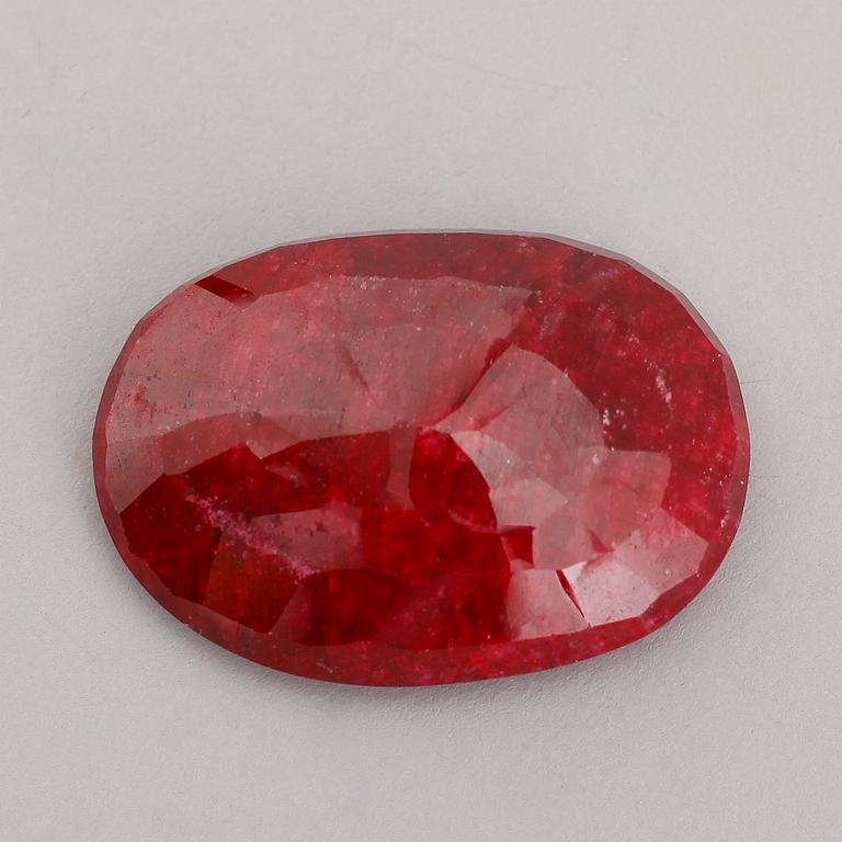 RUBIN, ca 125 ct, ca 25 gram.