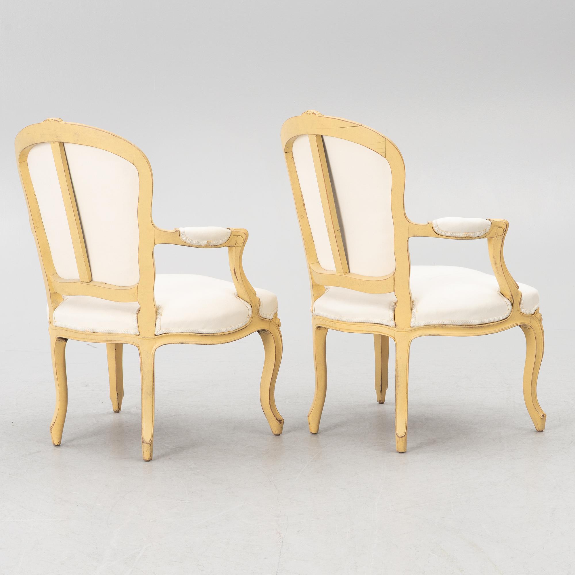 Karmstolar, ett par, Louis XV-stil, 1900-talets andra hälft.