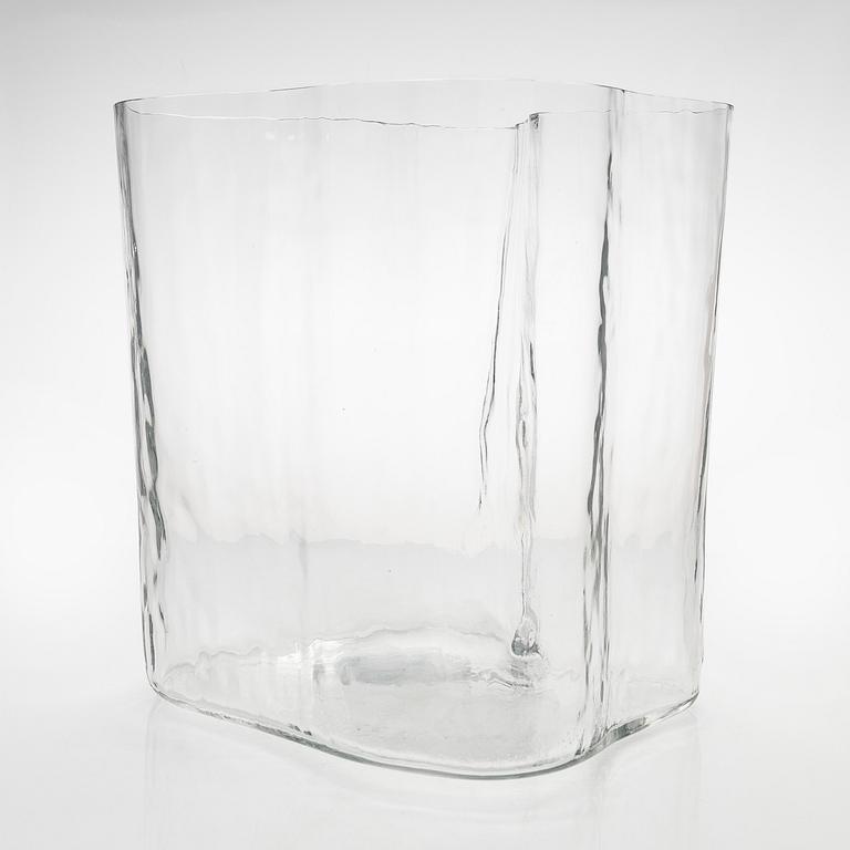 Alvar Aalto, vase, 3031, signed Alvar Aalto for Iittala 1960s.