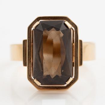 Ring, 14K gold, smoky quartz. Alppikulta Oy, Helsinki 1961.