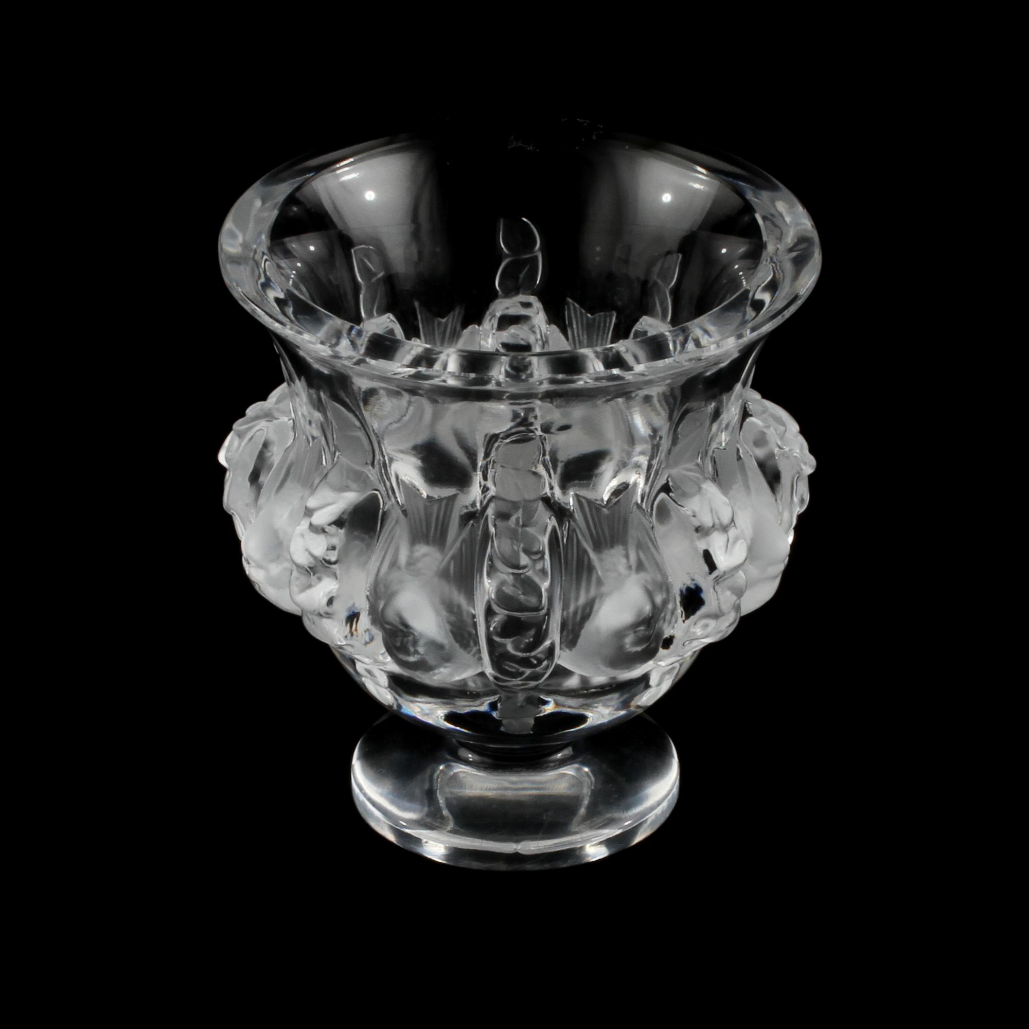 SKÅL PÅ FOT, glas, Lalique, Frankrike, 1900-talets andra hälft.