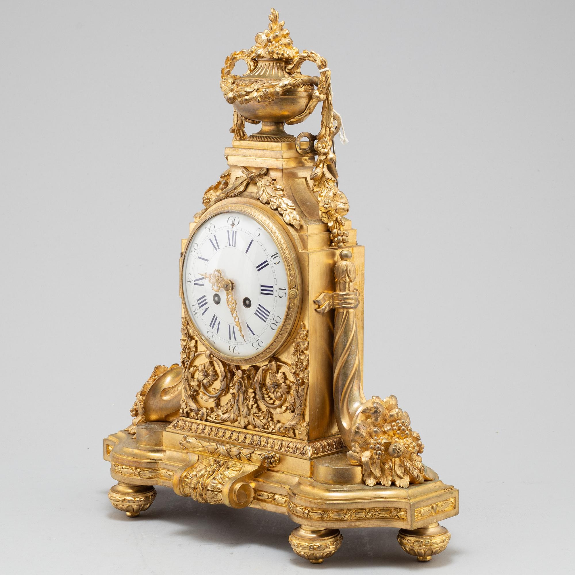 A FRENCH BRONZE MANTEL CLOCK, second half of the 19th century.