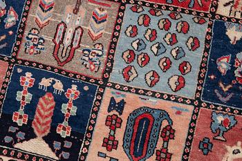 Rug, Bakhtiari, approx. 302 x 160 cm.