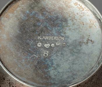 KAFFESKEDAR OCH TESKEDAR SAMT BÄGARE OCH SERVETTRING, silver, 1900-tal. Tot ca 522 gram.