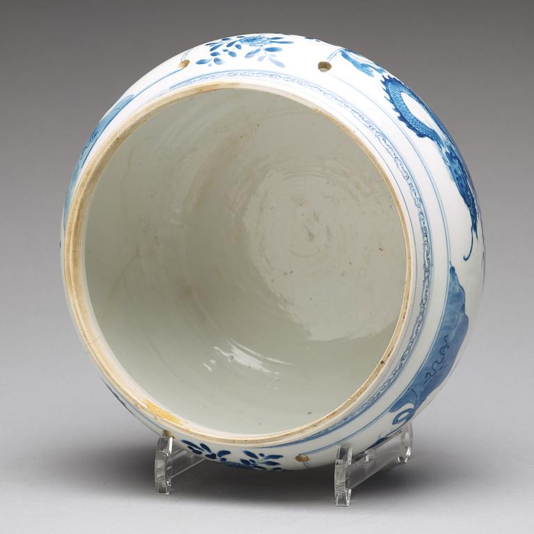 A blue and white censer/pot, Qing dynasty, Kangxi (1662-1722).