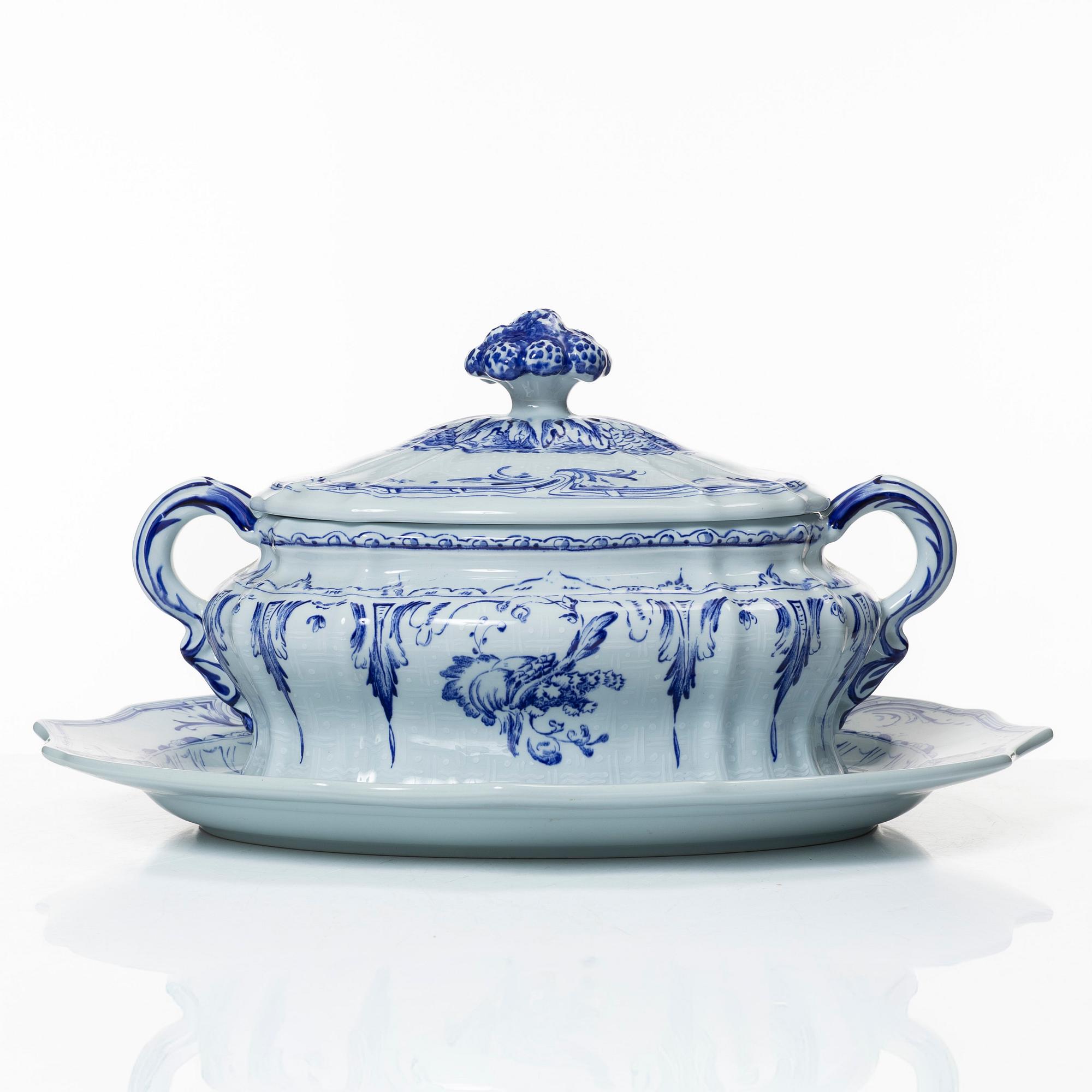 Rörstrand, A porcelain tureen with lid and a platter, after an original from 1758 and 1760, Rörstrand, Sweden, 1970's.
