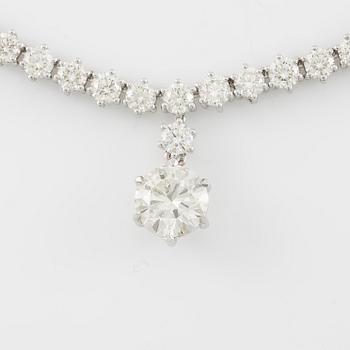 Necklace, 18K white gold with brilliant-cut diamonds.