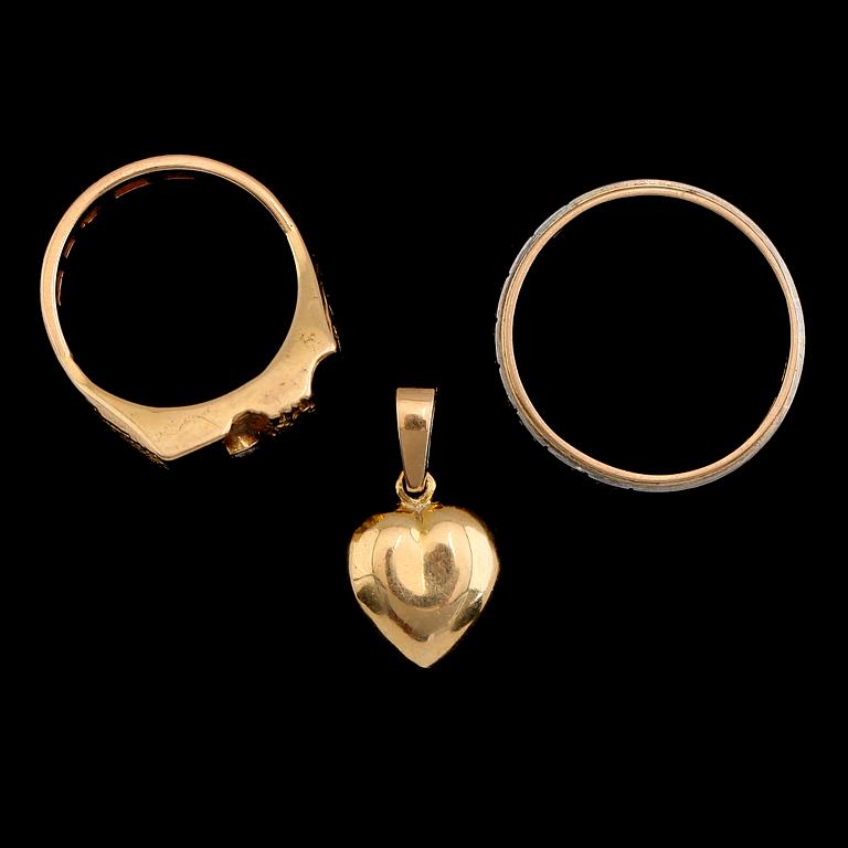 RINGAR OCH HÄNGE, 18 k guld, vita stenar. Total vikt 14,2 g.
