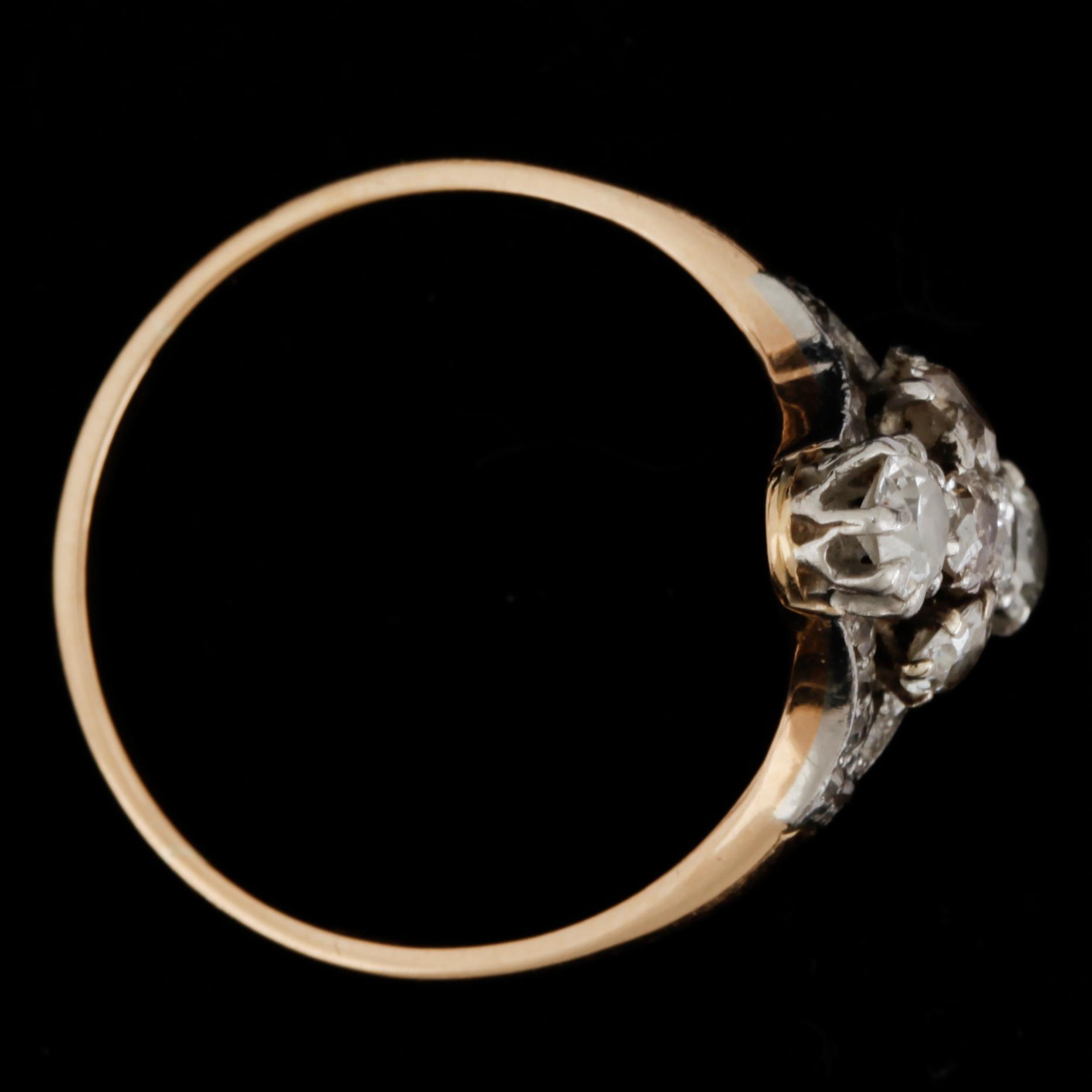 RING. 18K guld med 24 gammalslipade diamanter. Vikt ca 3,5 gram.