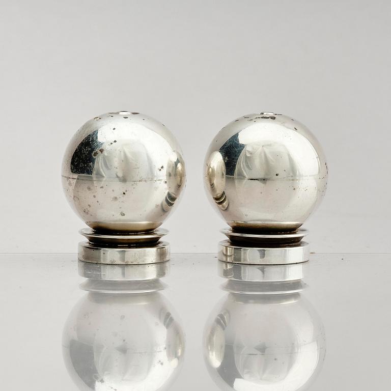 Georg Jensen, a pair of sterling silver salt shakers, model 'Pyramid/ Pyramide', design Harald Nielsen, no 632, Copenhagen after 1945.