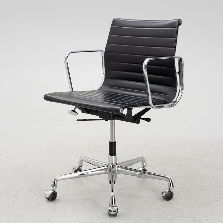 Charles & Ray Eames, kontorsstol, "EA117" Vitra.