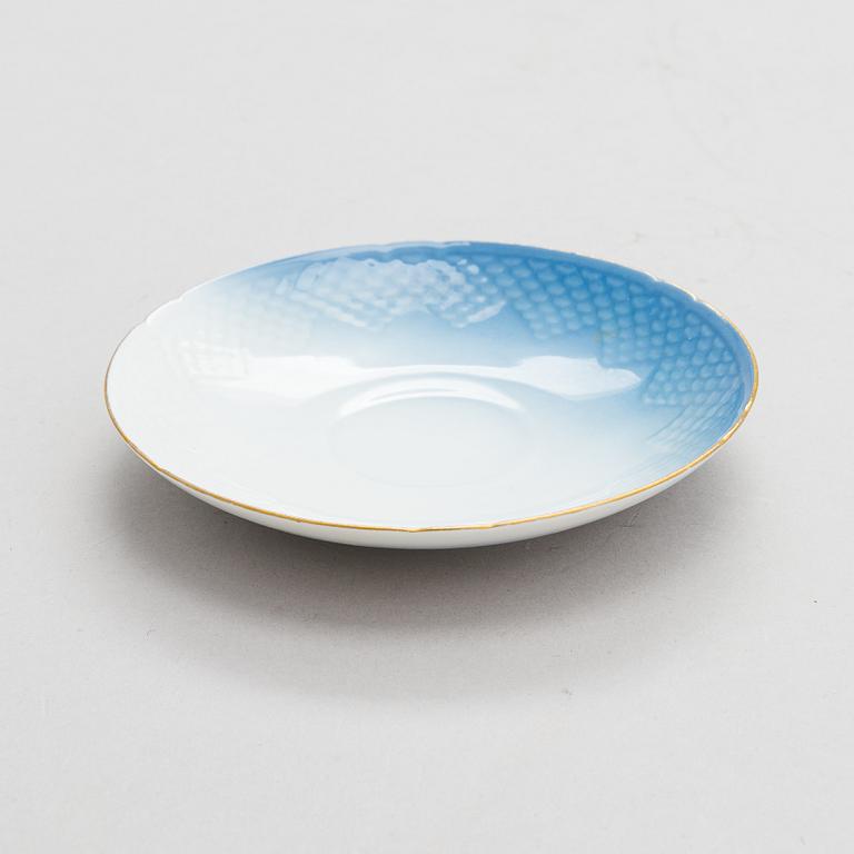 Bing & Grøndahl, a 66-piece 'Måsen' porcelain dinnerware set, Denmark.