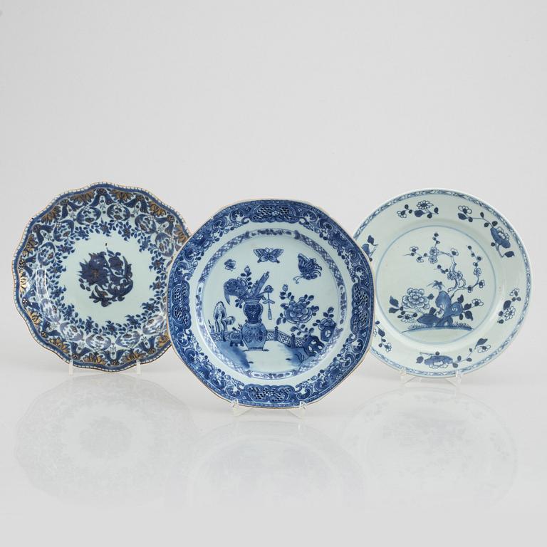 Nine blue and white export porcelain plates, China, Qingdynasty, 18th century.