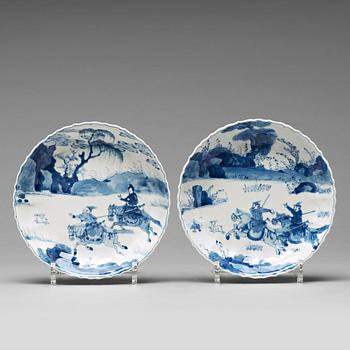 A pair of blue and white shallow plates, Qing dynasty, Kangxi (1662-1722).