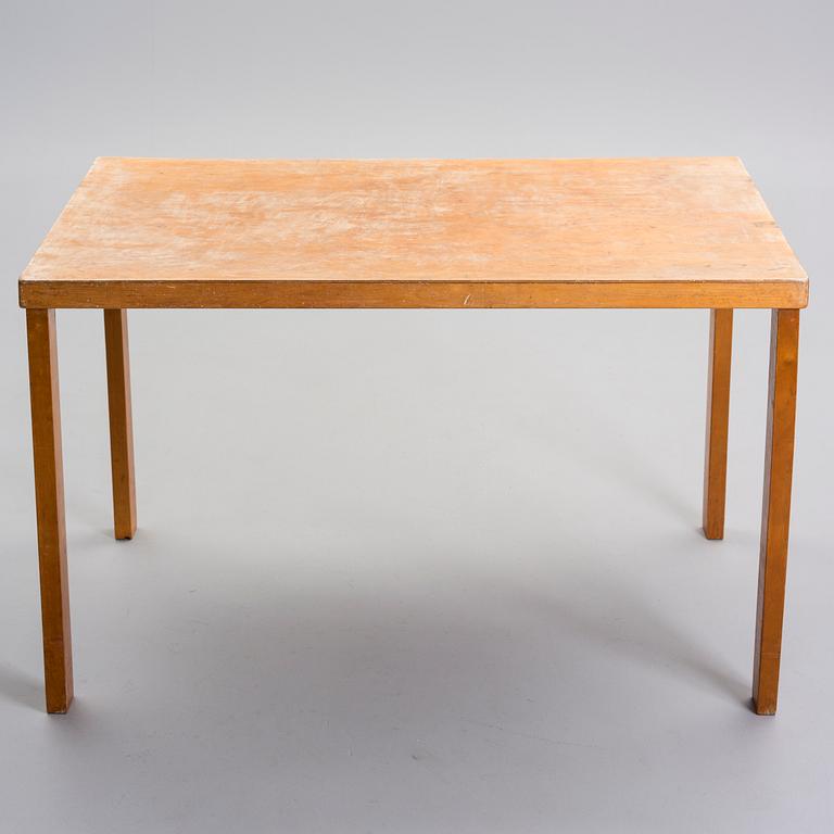 ALVAR & AINO AALTO, Kirjoituspöytä, laatikosto ja jakkara 1930-50-luku.